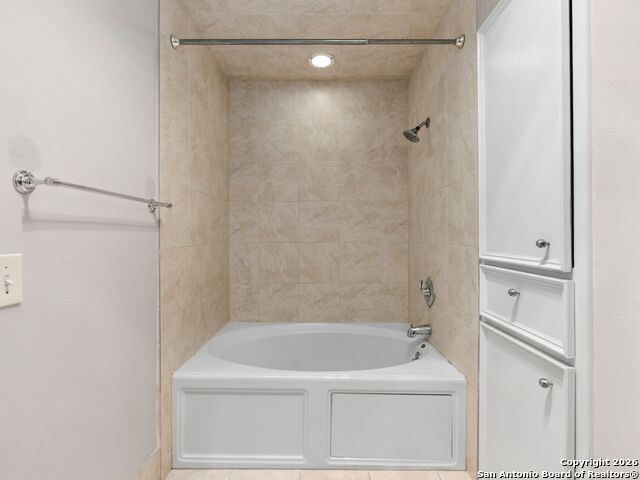 Image 23 of 32 For 8033 New Braunfels N # 106