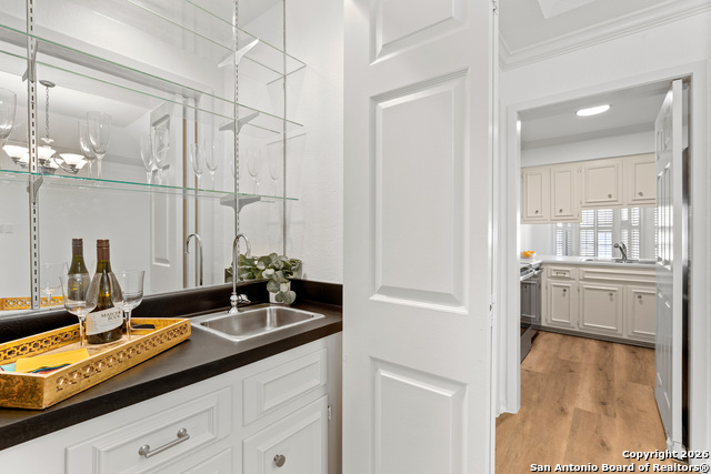 Image 4 of 21 For 2611 Eisenhauer