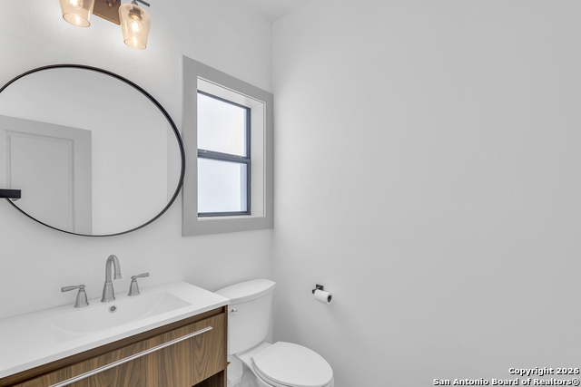 Listing photo id 10 for 810 Iowa  4