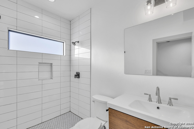 Listing photo id 13 for 810 Iowa  4