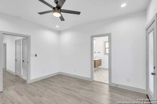 Listing photo id 15 for 810 Iowa  4