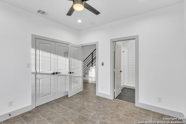 Listing photo id 23 for 810 Iowa  4