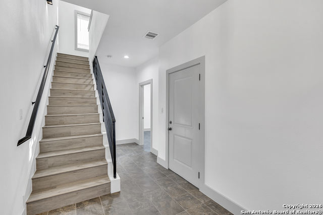 Listing photo id 25 for 810 Iowa  4