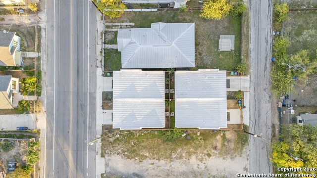 Listing photo id 27 for 810 Iowa  4