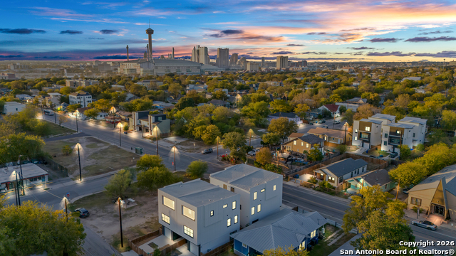 Listing photo id 29 for 810 Iowa  4