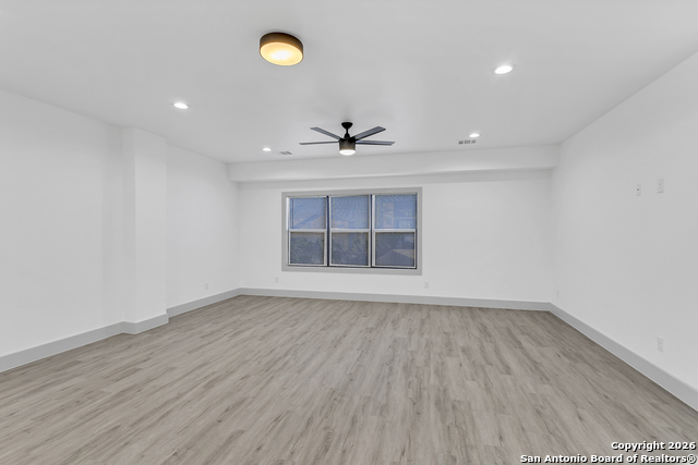 Listing photo id 2 for 810 Iowa  4