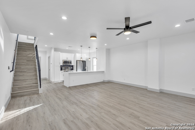 Listing photo id 4 for 810 Iowa  4