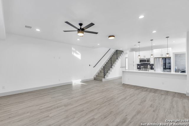 Listing photo id 5 for 810 Iowa  4