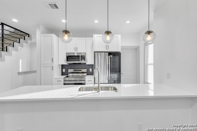 Listing photo id 6 for 810 Iowa  4