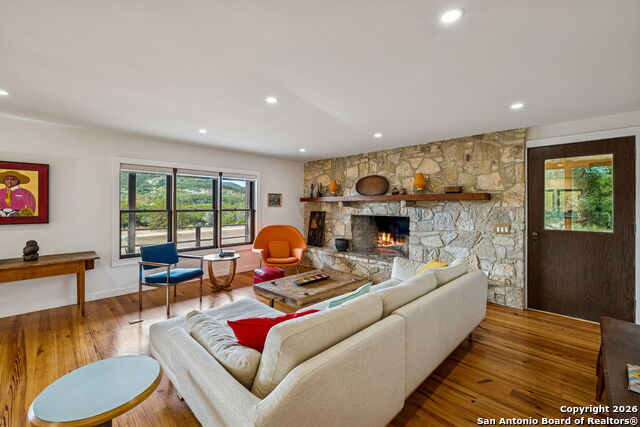 Image 5 of 40 For 299 Live Oak Trail