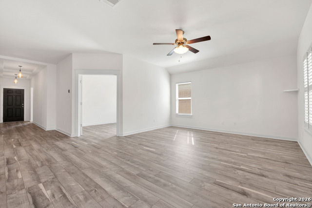 Listing photo id 3 for 17232 Borromeo Avenue