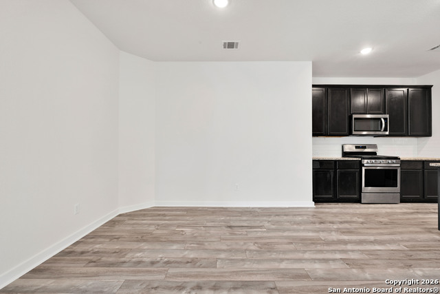 Listing photo id 4 for 17232 Borromeo Avenue