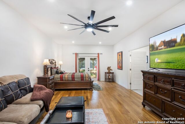 Image 19 of 49 For 423 College Blvd.