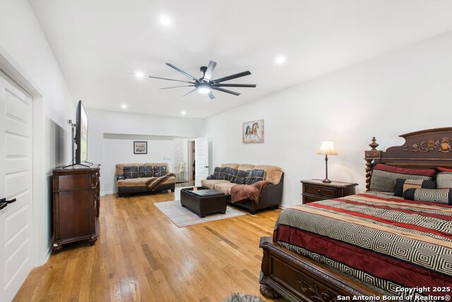 Image 20 of 49 For 423 College Blvd.