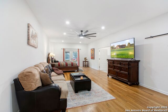 Image 22 of 49 For 423 College Blvd.