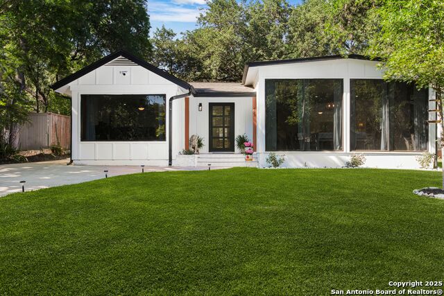 Image 3 of 49 For 423 College Blvd.