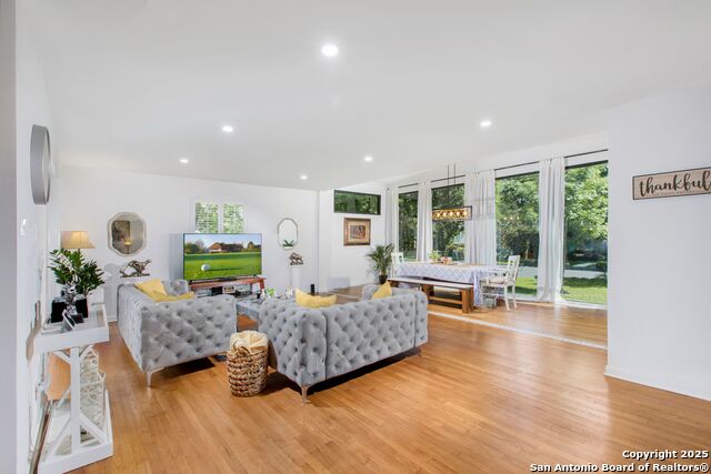 Image 5 of 49 For 423 College Blvd.