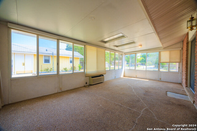 Image 23 of 28 For 221 Windcrest