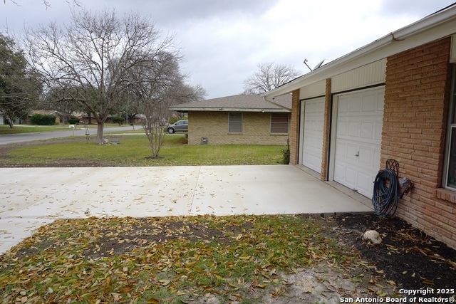 Image 4 of 28 For 221 Windcrest