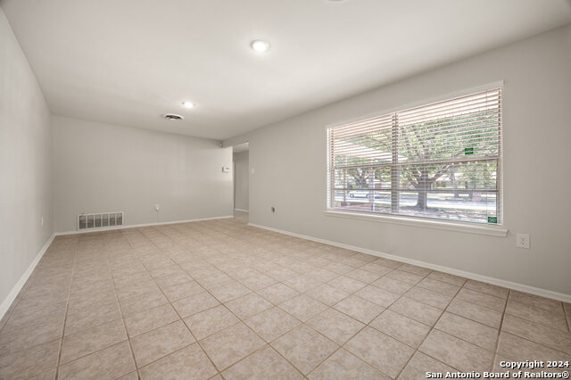 Image 8 of 28 For 221 Windcrest