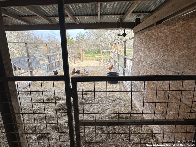 Listing photo id 70 for 11739 County Road 401