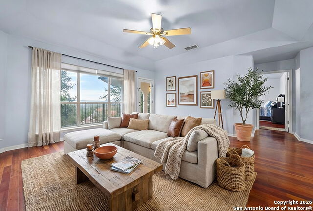 Image 21 of 38 For 35 Galleria  