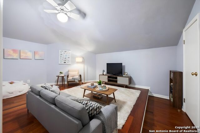 Image 27 of 38 For 35 Galleria  