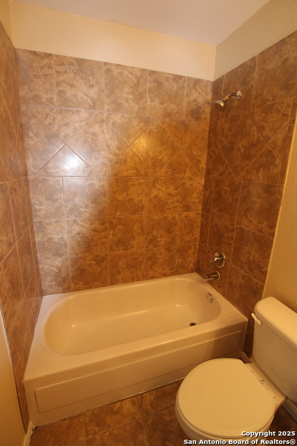 Image 12 of 20 For 2706 Lakedon