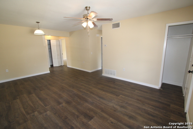 Image 3 of 20 For 2706 Lakedon