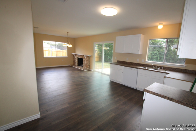 Image 4 of 20 For 2706 Lakedon