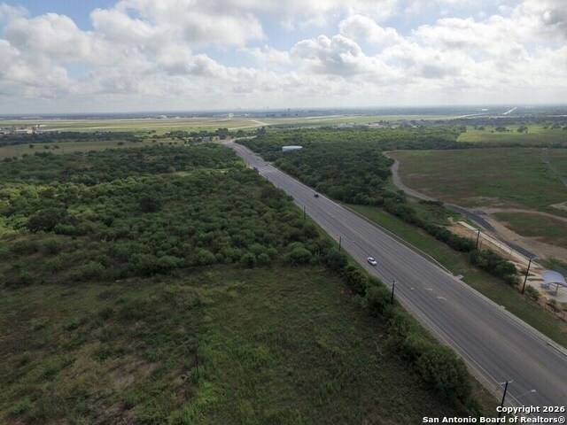 Listing photo id 16 for 5039 Old Pearsall Rd