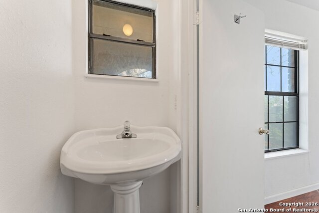 Image 14 of 24 For 710 Darby  