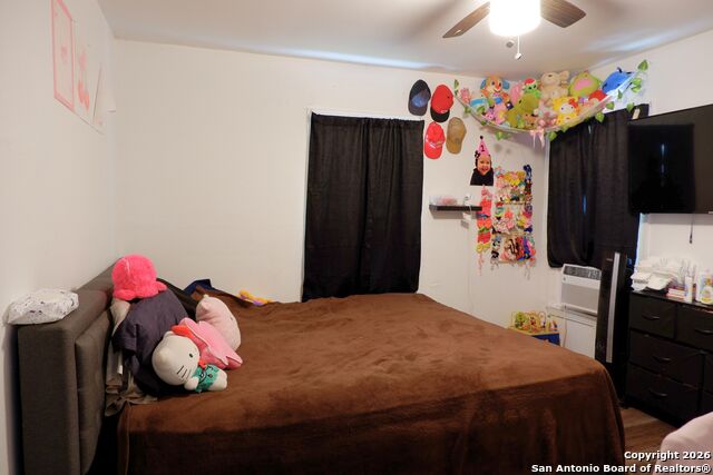 Listing photo id 8 for 2902 Christian