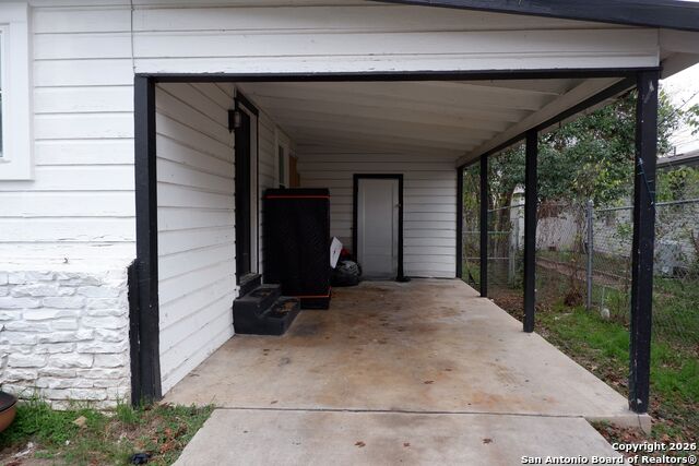 Listing photo id 9 for 2902 Christian