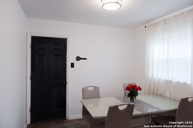 Listing photo id 2 for 2902 Christian