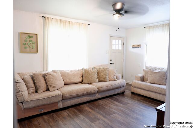 Listing photo id 3 for 2902 Christian