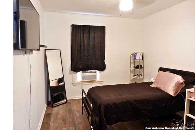 Listing photo id 5 for 2902 Christian