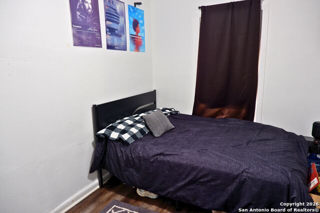 Listing photo id 7 for 2902 Christian