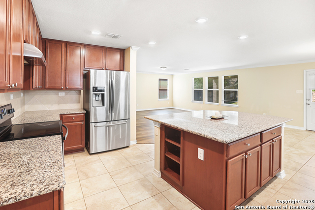 Listing photo id 13 for 691 Anthem Ln