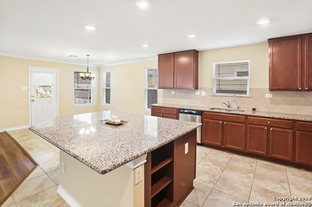 Listing photo id 14 for 691 Anthem Ln