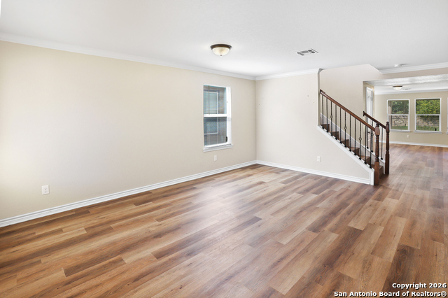 Listing photo id 3 for 691 Anthem Ln