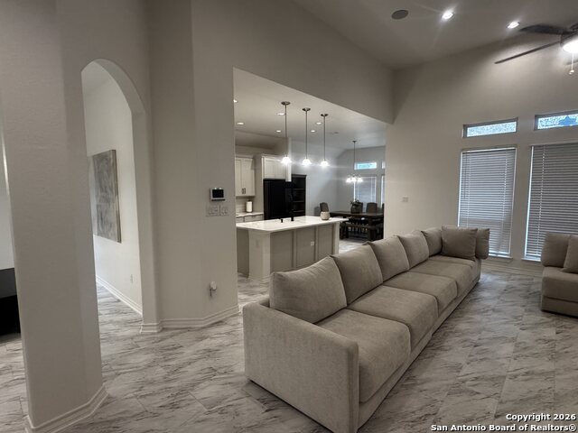 Image 18 of 47 For 1603 Oak Willow