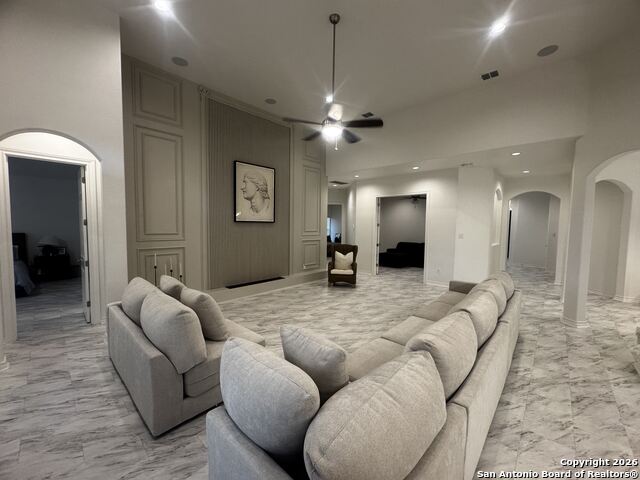 Image 5 of 47 For 1603 Oak Willow