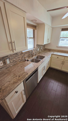 Image 13 of 36 For 2202 Orange Blossom