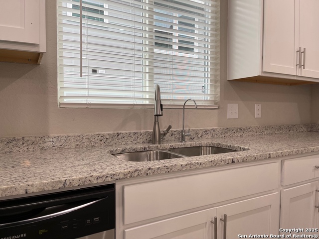 Image 18 of 20 For 21506 James Charles