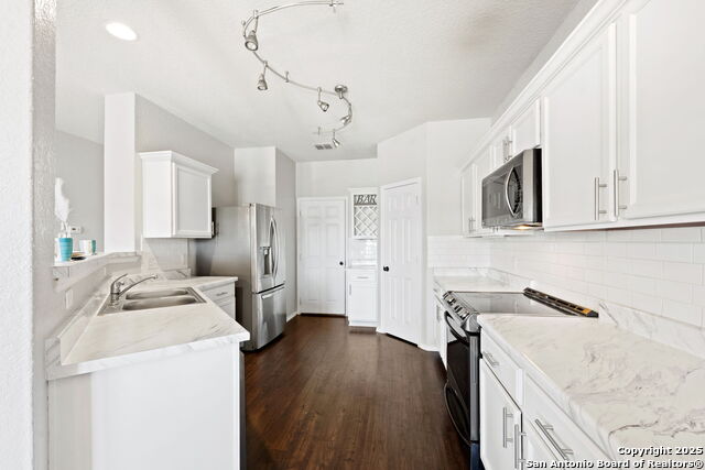 Listing photo id 7 for 27134 Villa Toscana