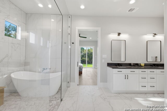 Image 21 of 59 For 220 Sendera  