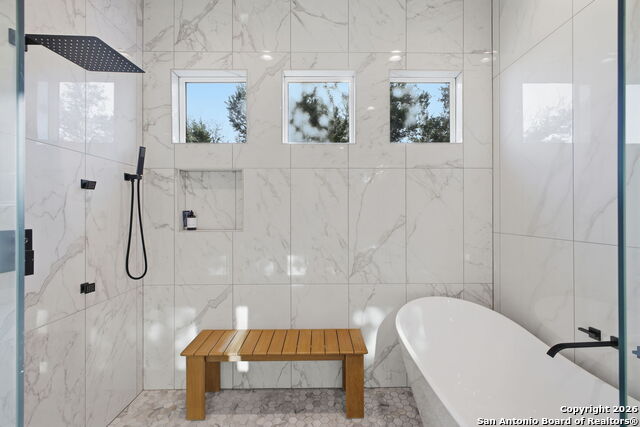 Image 23 of 59 For 220 Sendera  