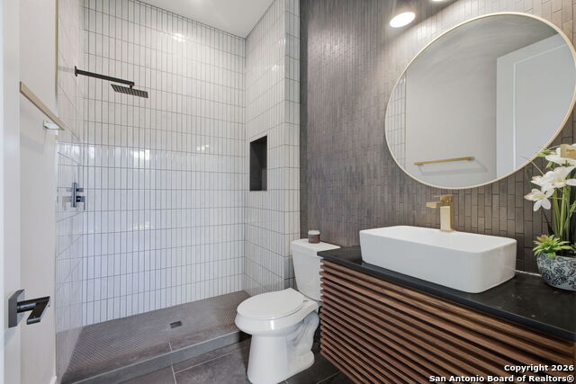 Image 26 of 59 For 220 Sendera  