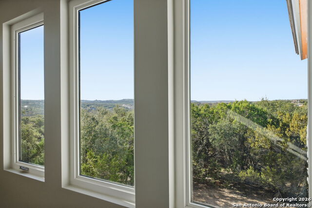 Image 32 of 59 For 220 Sendera  